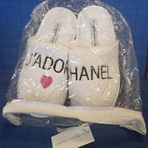 Woman's plush, cozy slippers - Picture 3 of 4